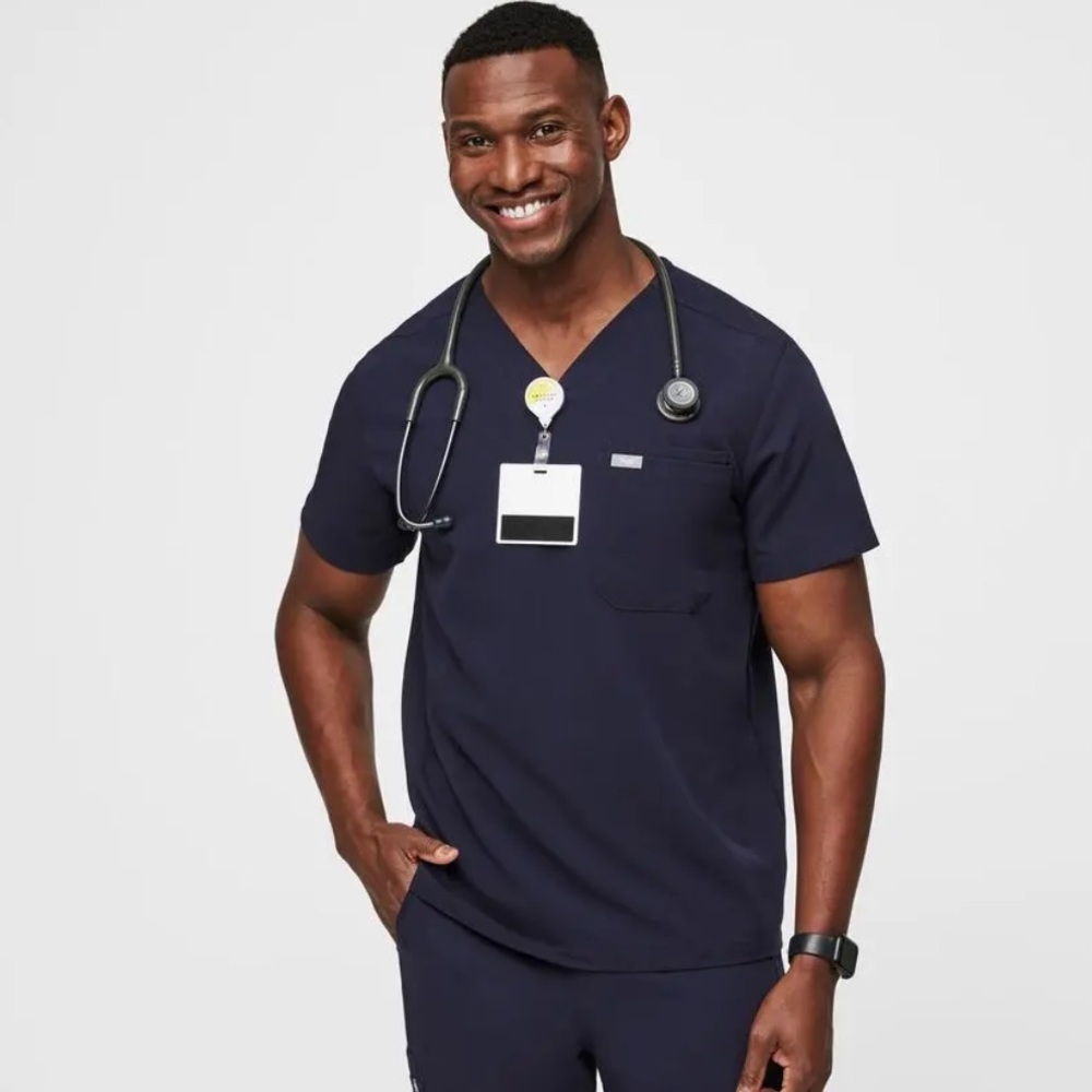 FIGS Leon Three-Pocket Scrub Top